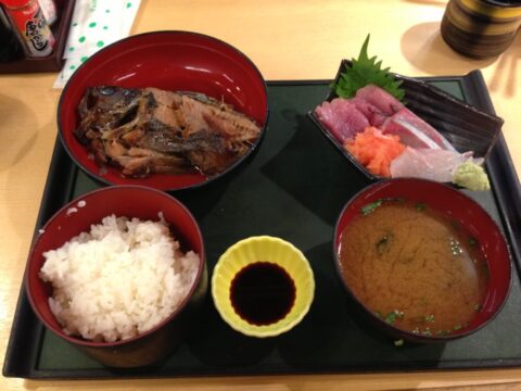 まる重 煮魚定食