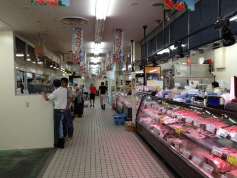 中公設市場 内部