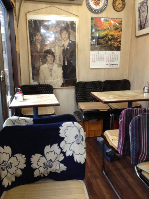 店内 ビートルズ