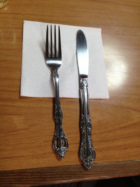 勝利亭の洋食用ナイフとフォーク