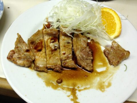 ソースで味付けした豚テキ