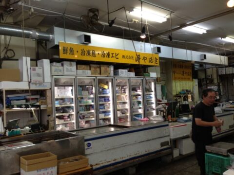 港やまきの店内