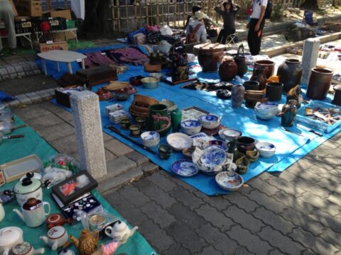 四九朝市の骨董品