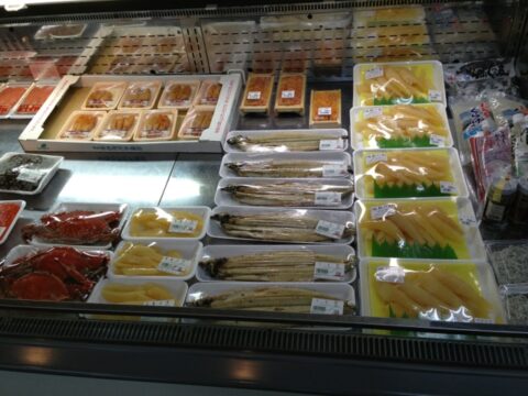 ダイ平水産の鮮魚売り場
