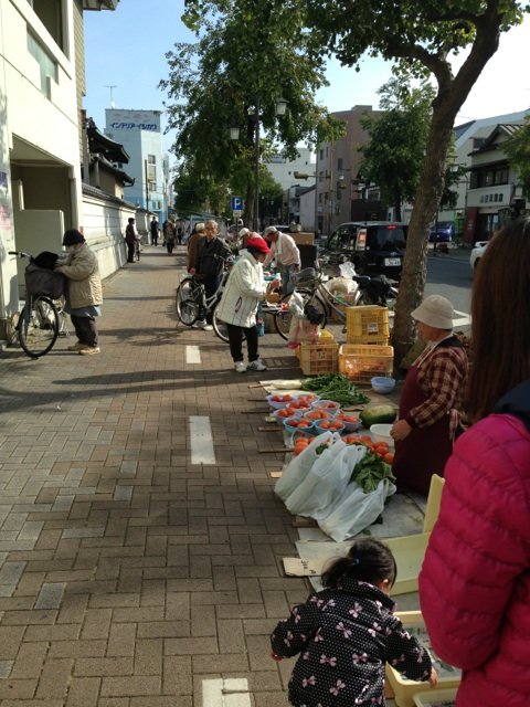 豊橋4・9朝市の野菜売り場