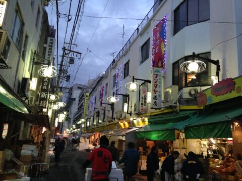 冬の朝の柳橋中央市場