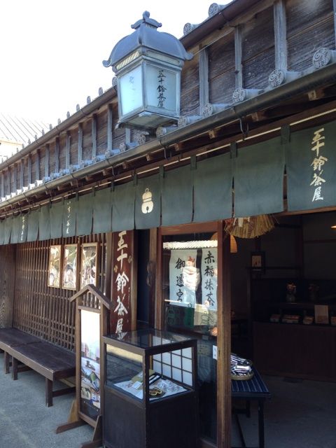 五十鈴茶屋のテーブル席