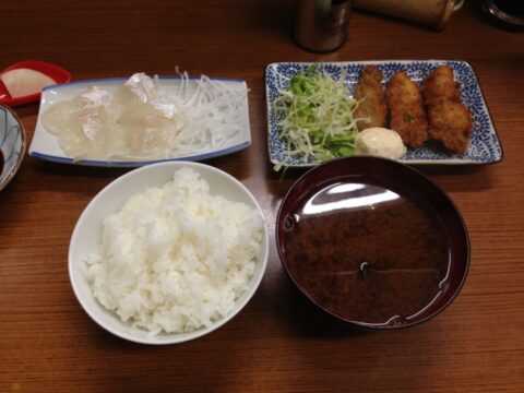 食堂魚源のカキフライ