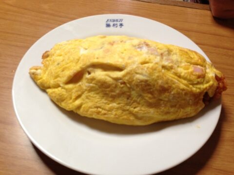 勝利亭のオムライス大盛り