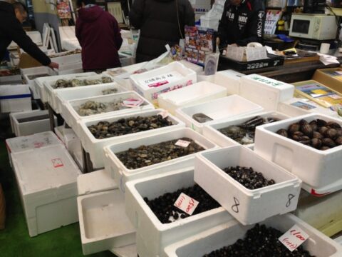 丸勝水産の店頭
