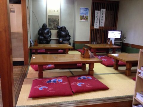 マキノ屋の店内