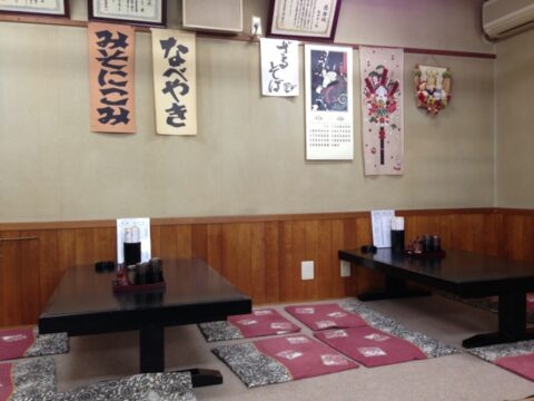 やなぎや本店の小上がり
