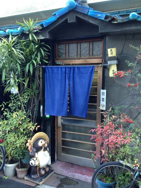 芦池更科の紺の暖簾