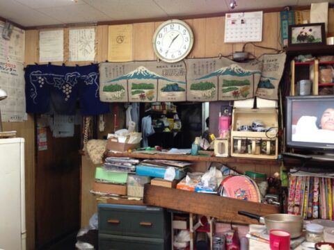 知多屋の店内