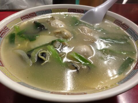 カキラーメンの牡蠣と麺