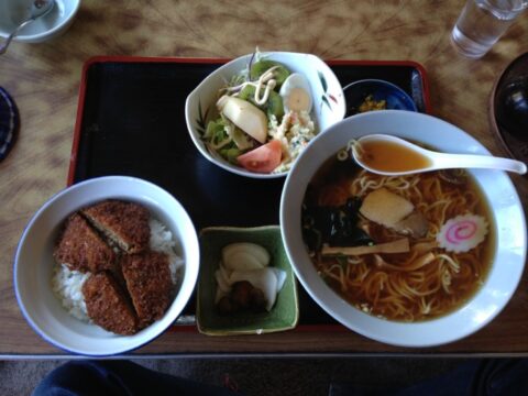 中華ラーメンとカツ丼セット