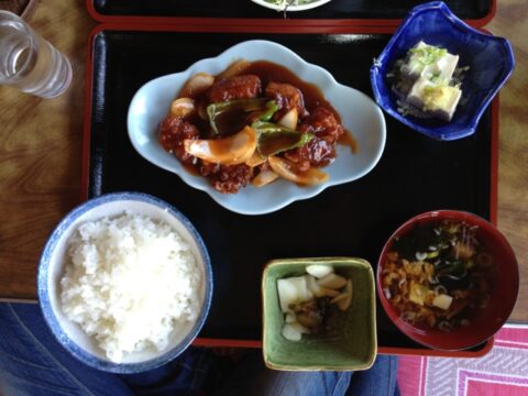 定食のサラダ