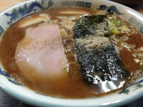 ナプキンに包まれたレンゲ