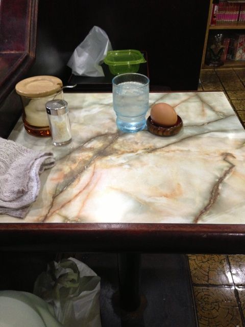 喫茶グリーンの水とゆで卵