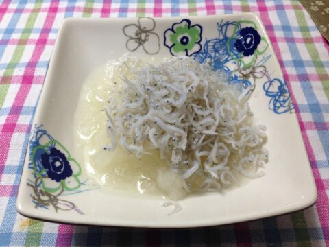 ご飯にのせたしらす干し