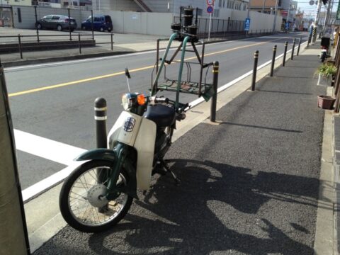 稲の家の出前用カブ