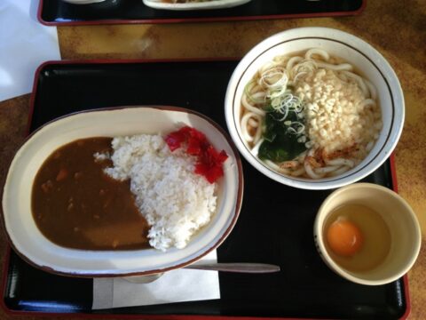 山田うどんのかかしカレーセット