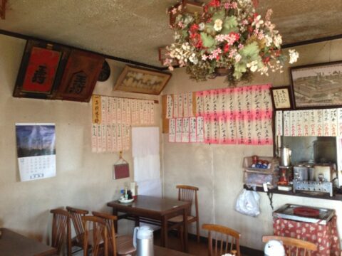 いしい食堂の看板