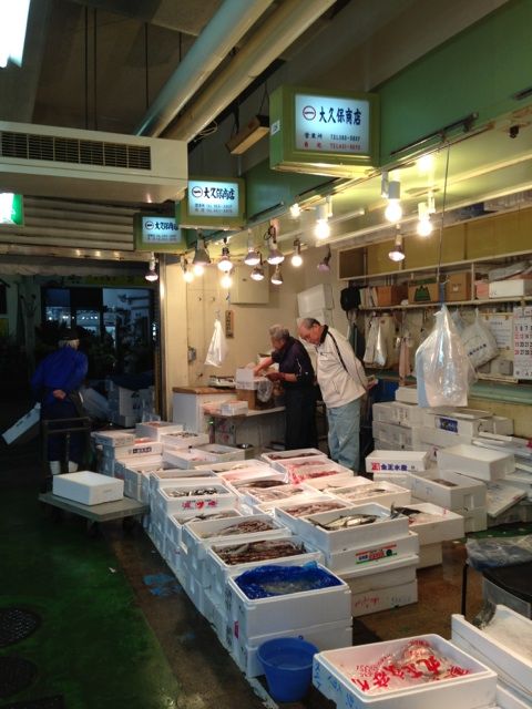 大久保商店の店頭