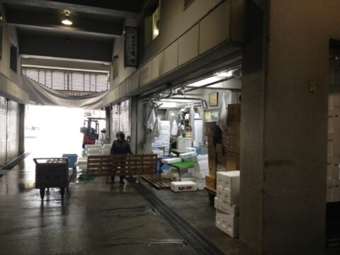 後片付け中の岐阜市中央卸売市場