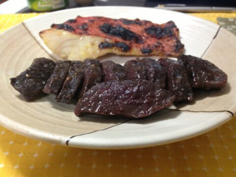 焼いた鯨味噌漬け