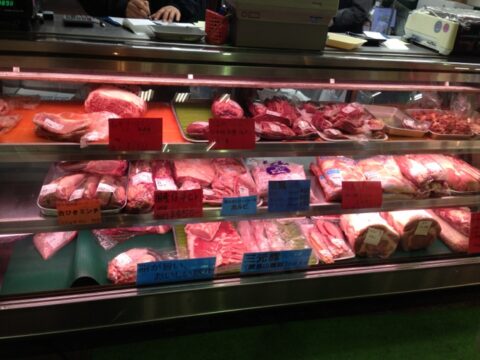丸十食品の肉売り場