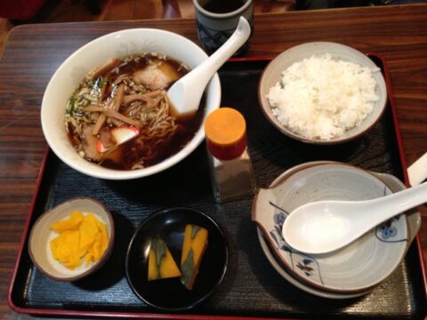 互楽亭の中華そば定食