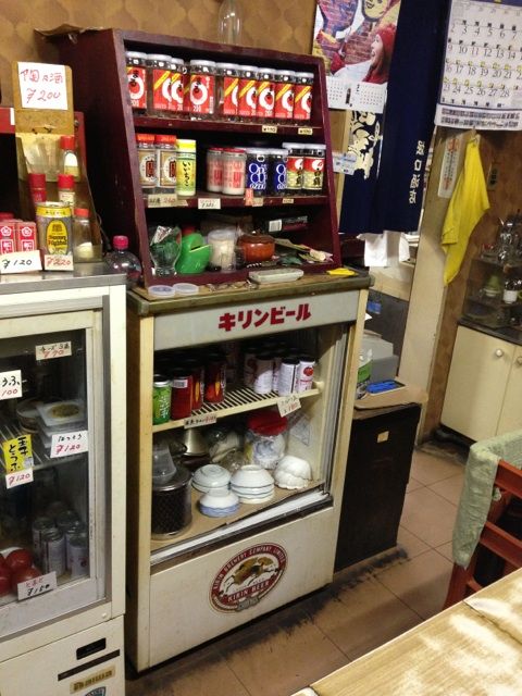 堀口酒店のつまみ棚