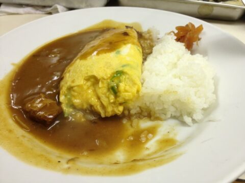 オムレツのっけカレーの断面