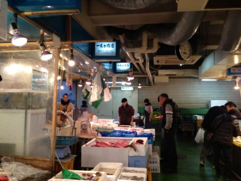 一寿々商店の魚売り場