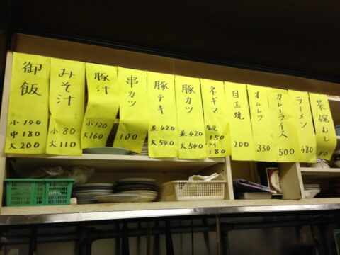 食堂かつやの店内奥