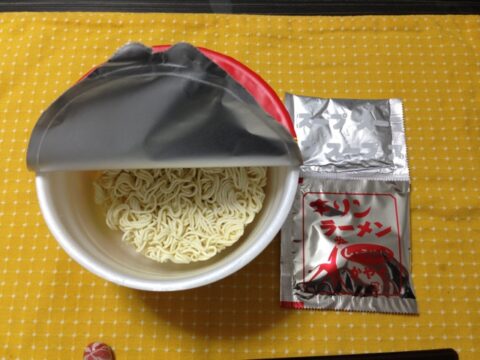 キリンカップラーメンのふた