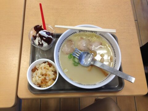 スガキヤの先割れスプーン
