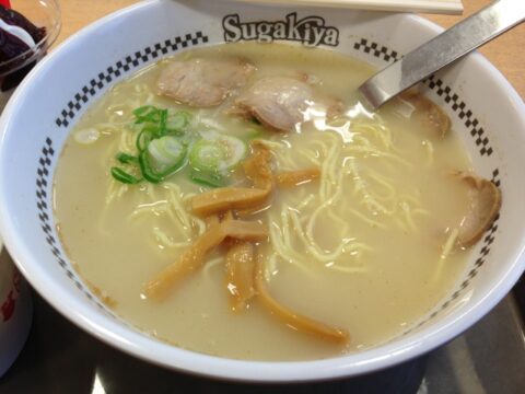 スガキヤの肉入りラーメン