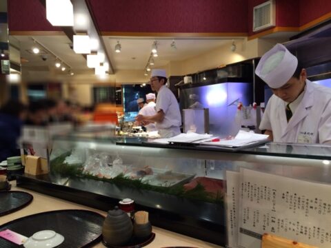 すしざんまい本店の店内