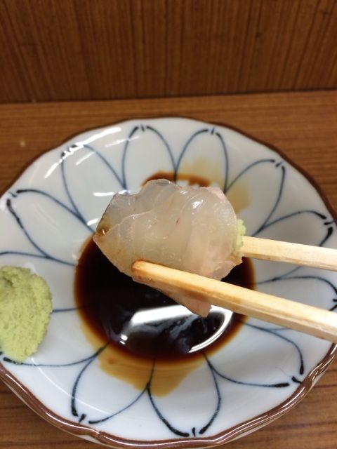 石カレイの刺身アップ
