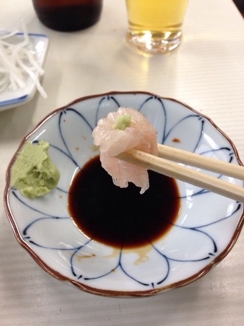 魚源のカレイ刺身アップ