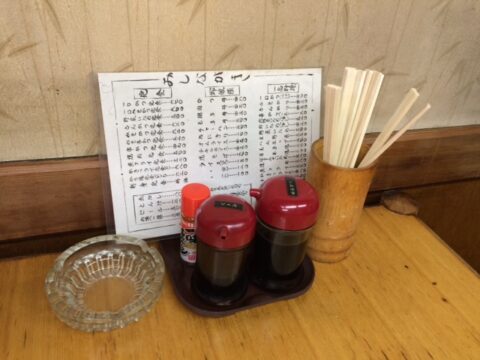 平和園食堂の店内