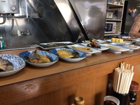 食堂魚源の入口
