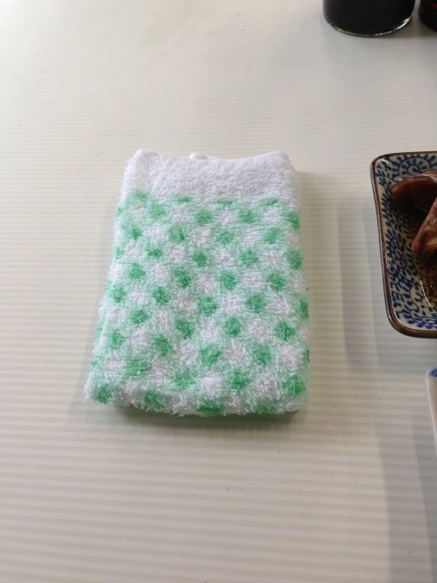 魚源食堂の朝酒と市場のおかず