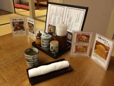 山本屋本店の卓上の一味と七味