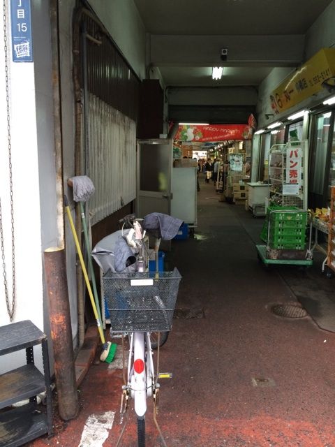 魚源食堂の朝飯と市場のおかず