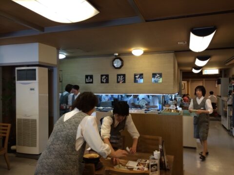 山本屋本店大門本店の店内