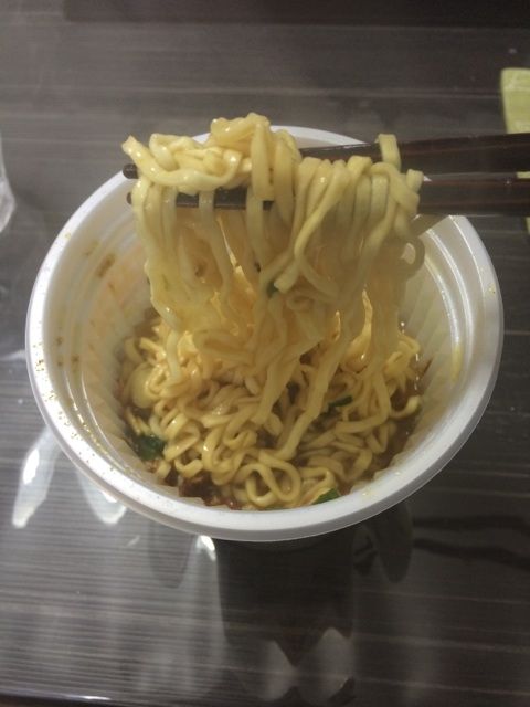 金ちゃんヌードルカレー味の中身