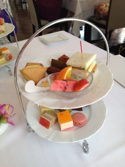 レストランキルンのアフタヌーンティーのケーキスタンド